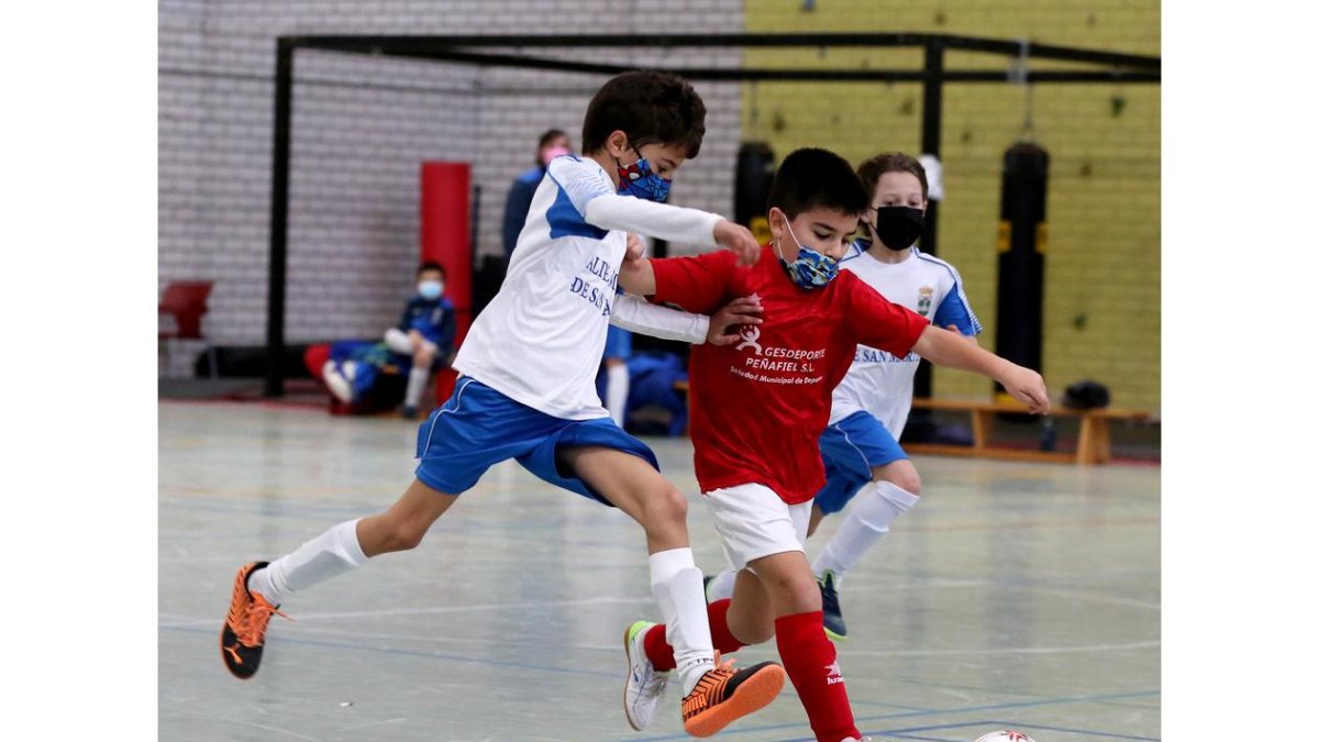 Encuentros de fútbol Sala. / M. ÁLVAREZ