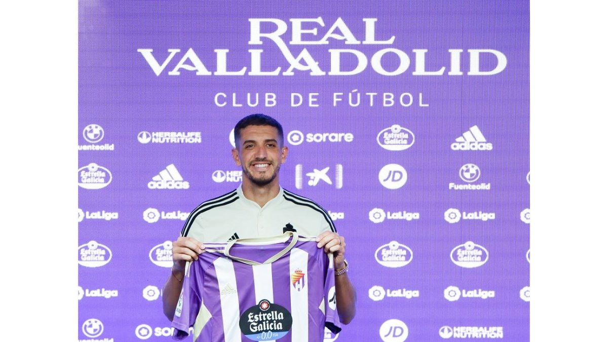 Feddal en su presentación en la sala de prensa de Zorrilla. / LOSTAU