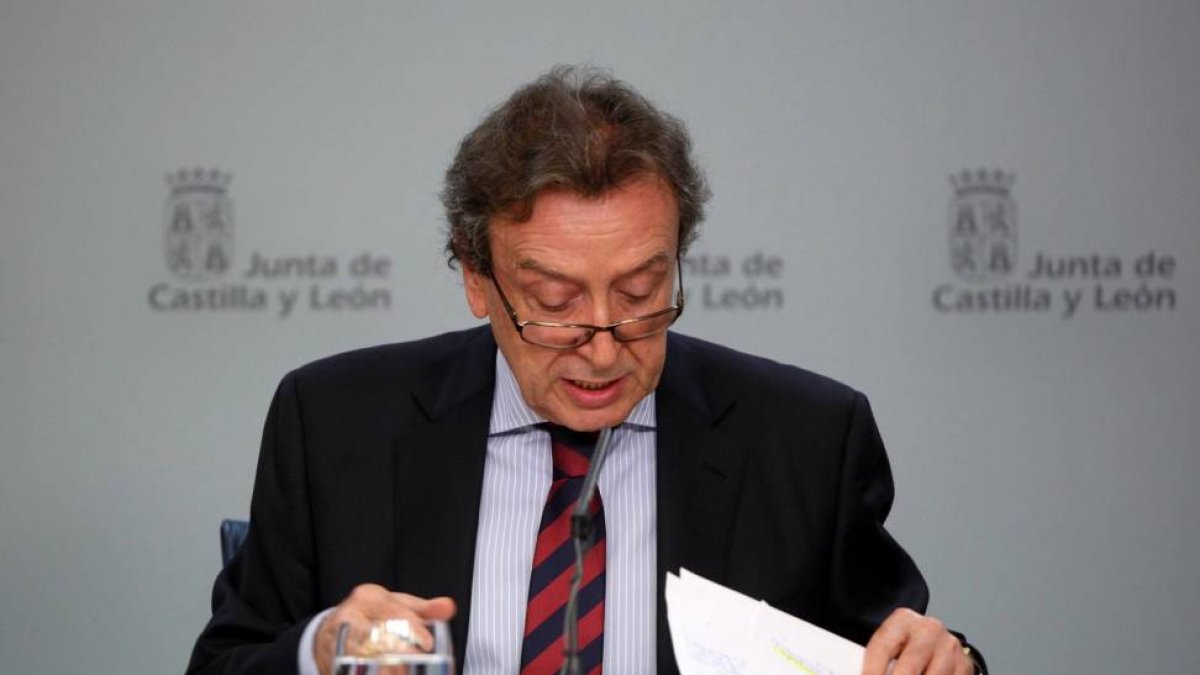 El consejero de la Presidencia y portavoz de la Junta, José Antonio de Santiago, durante la rueda de prensa posterior al Consejo de Gobierno de Castilla y León-Ical
