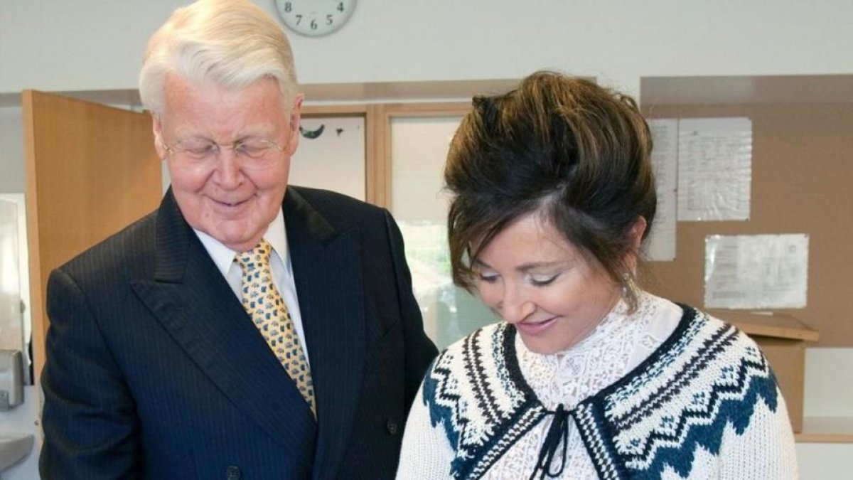 El presidente islandés, Olafur Ragnar Grimsson, y su esposa Dorrit Moussaieff.-AFP / THORVALDUR ORN KRISTMUNDSSON