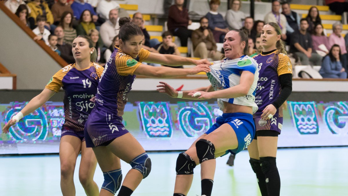 Fotos de Balonmano Gijón - Caja Rural Aula. / LOF