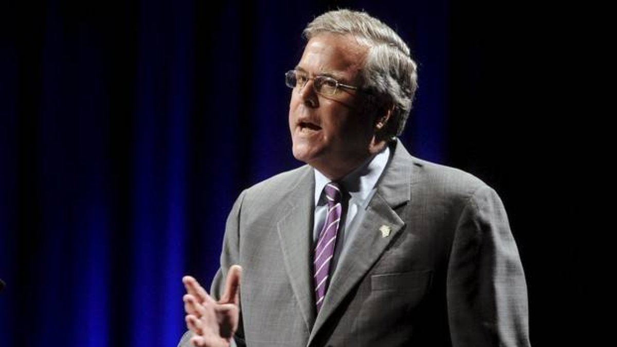 Jeb Bush se dirige a la comunidad latina en un evento en Florida, el 2012.-Foto: REUTERS / David Manning