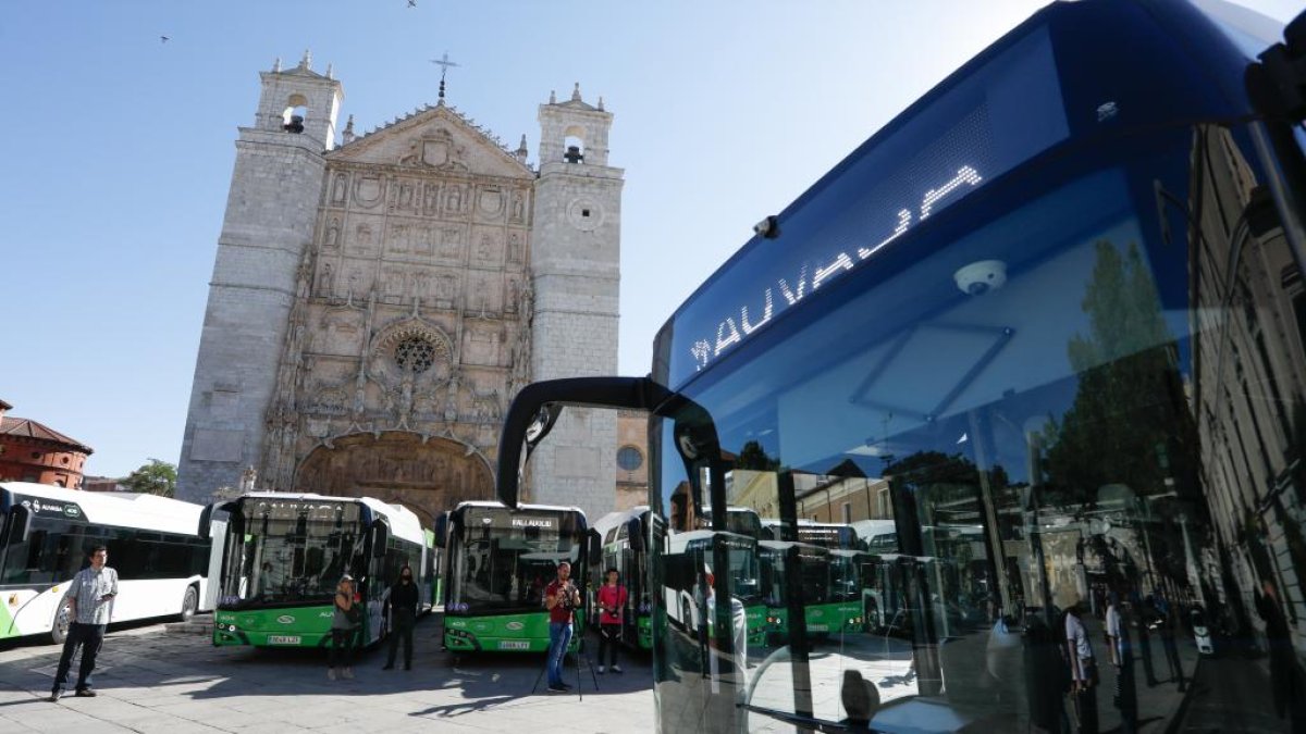 La flota de transporte público de Valladolid se renueva con 8 vehículos articulados y 7 rígidos por un coste de 6,6 millones de euros