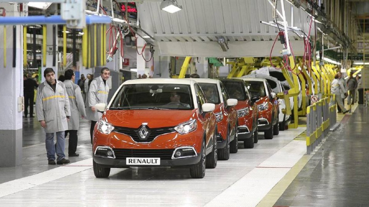 Cadena de montaje del Captur en la planta de Renault de Valladolid.-Ical