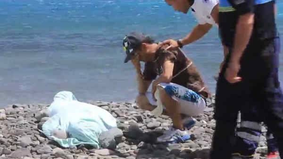 La víctima falleció cuando un surfista impactó contra ella, que buscaba marisco sin una boya que señalizase su posición-Foto: ATLAS