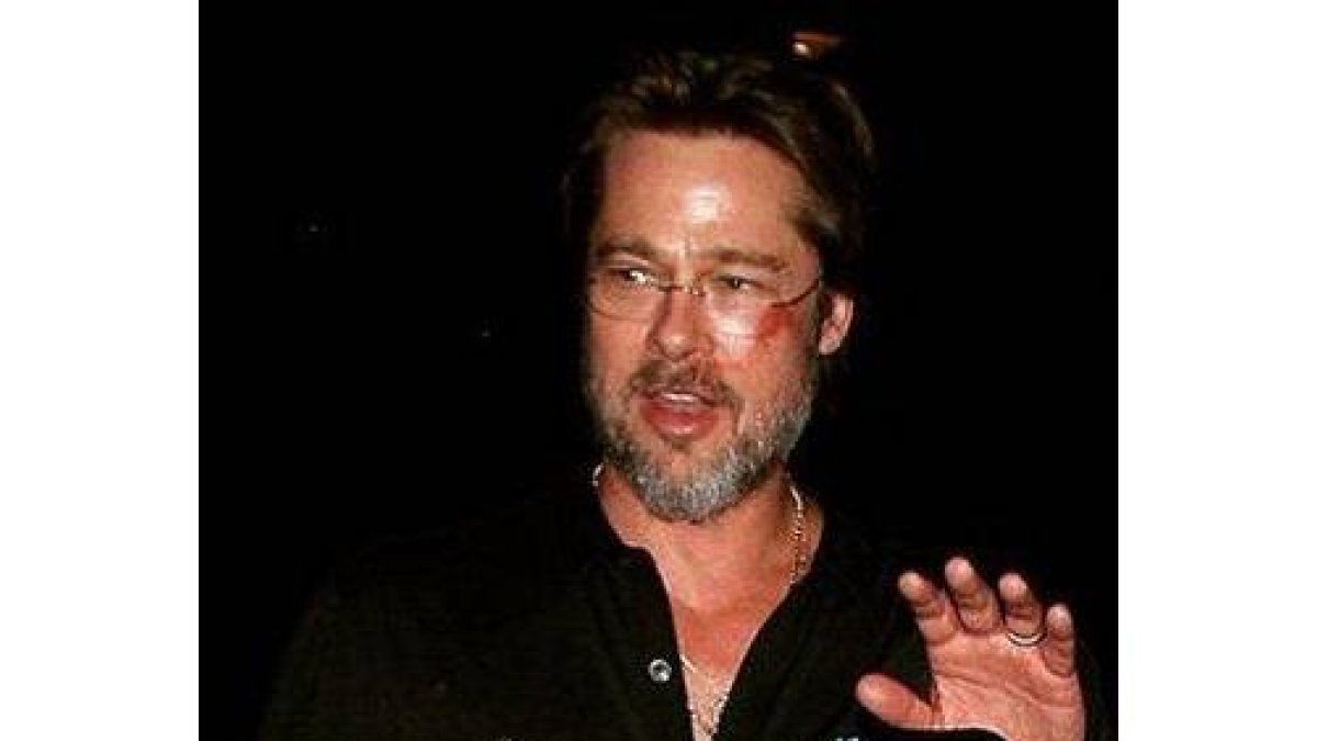 Brad Pitt, tal como acudió a una gala benéfica el sábado.-