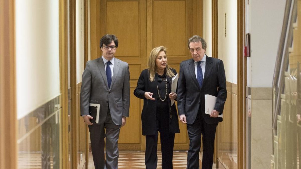 La vicepresidenta y portavoz de la Junta de Castilla y León, Rosa Valdeón, y el consejero de Presidencia, José Antonio de Santiago-Juárez, comparecen en rueda de prensa posterior al Consejo de Gobierno-ICAL