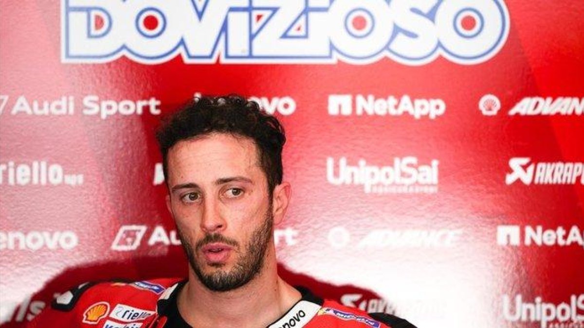El italiano Andrea Dovizioso (Ducati), en un descanso de los entrenamientos de pretemporada en Malasia.-ALEJANDRO CERESUELA