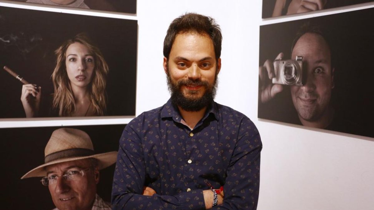 Inauguración de la exposición 'ojos que ven...' del fotógrafo leonés Saúl Arén.-ICAL