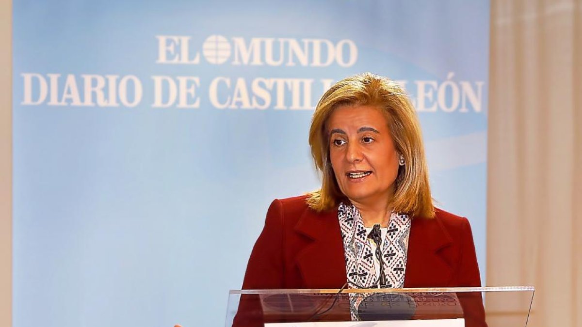 La ministra de Empleo, Fátima Báñez, en un momento de su intervención en elClub de Prensa de EL MUNDO DE CASTILLA Y LEÓN.-J. M. LOSTAUI