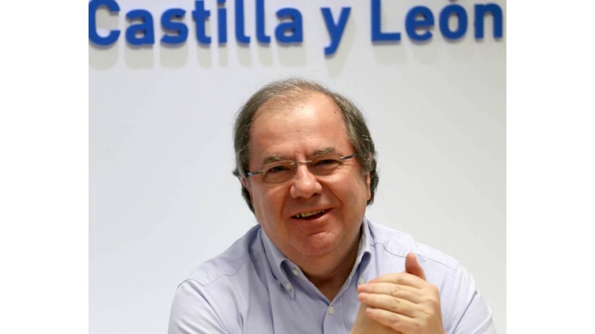 El presidente de la Junta, Juan Vicente Herrera, instantes antes de intervenir ante los presidentes provinciales y su equipo de dirección del partido-Ical