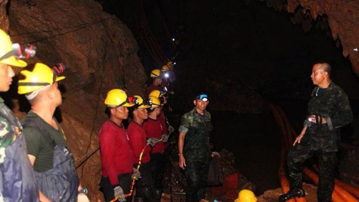 Labores de rescate en Tailandia-THAI NAVY SEAL HANDOUT