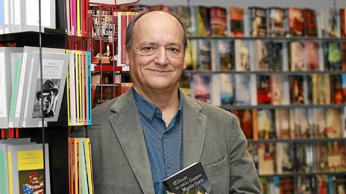 Martín Garzo en la presentación en Valladolid de su último libro 'Donde no estás'-J.M.Lostau