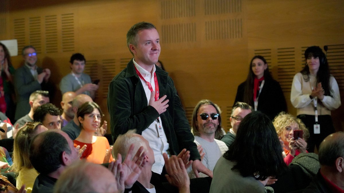Colm Bairéad, director de ‘The Quiet Girl’, Premio del Público, Premio Fipresci y Espiga de Plata, durante la lectura del palmarés de la 67ª Semana Internacional de Cine de Valladolid. -ICAL