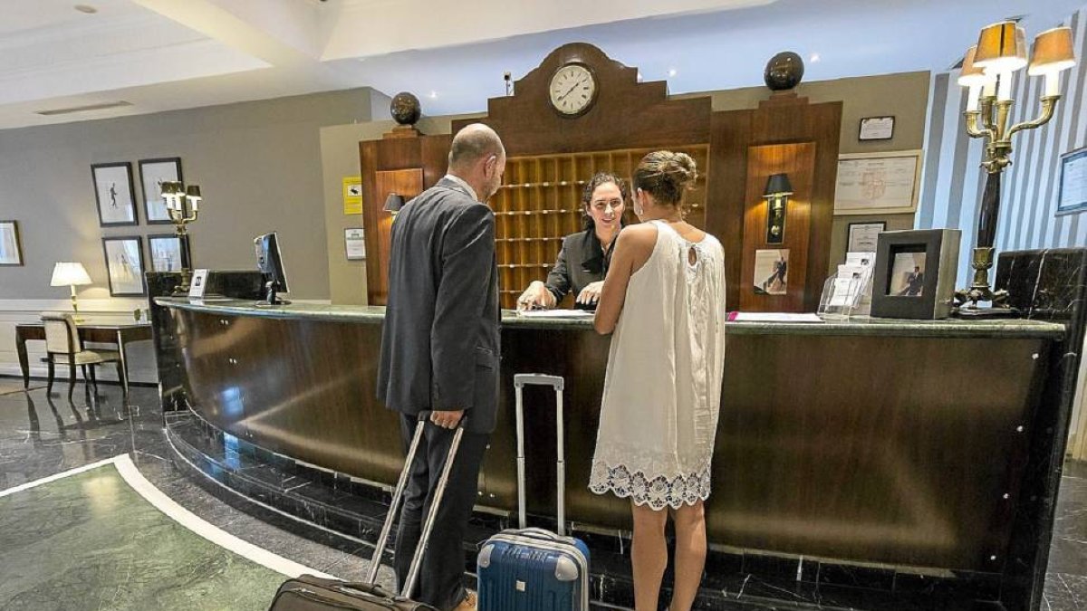 Turistas en el Hotel Melia de Recoletos de Valladolid-Miguel Angel Santos / Photogenic