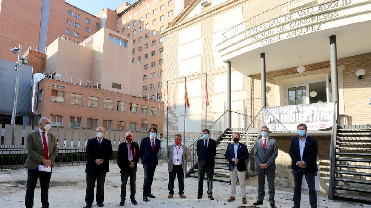 La Federación de Industria, Construcción y Agro (FICA) de UGT en Castilla y León celebra su congreso autonómico 'Reindustrializar Castilla y León. Sumando fuerzas'. Asisten, los consejeros de Economía y Empleo, Carlos Fernández Carriedo; y el de Fomento y Medio Ambiente, Juan Carlos Suárez-Quiñones; el viceconsejero de Economía, Carlos Martín Tobalina; el secretario regional de UGT, Faustino Tembrano; el alcalde de Valladolid, Óscar Puente; el delegado del Gobierno, Javier Izquierdo; el presidente del CES, Enrique Cabero; y el secretario general de UGT-FICA, Pedro Hojas; entre otros. - ICAL