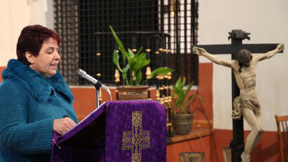La alcaldesa, Clara Luquero, en el momento de la lectura-Ical