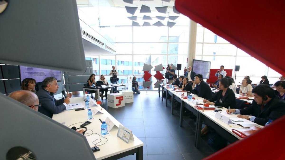 El secretario de Estado de la Seguridad Social en funciones, Tomás Burgos, durante una de las ponencias en las jornadas colaborativas en materia de Seguridad Social con China que se desarrollan en Valladolid.-ICAL