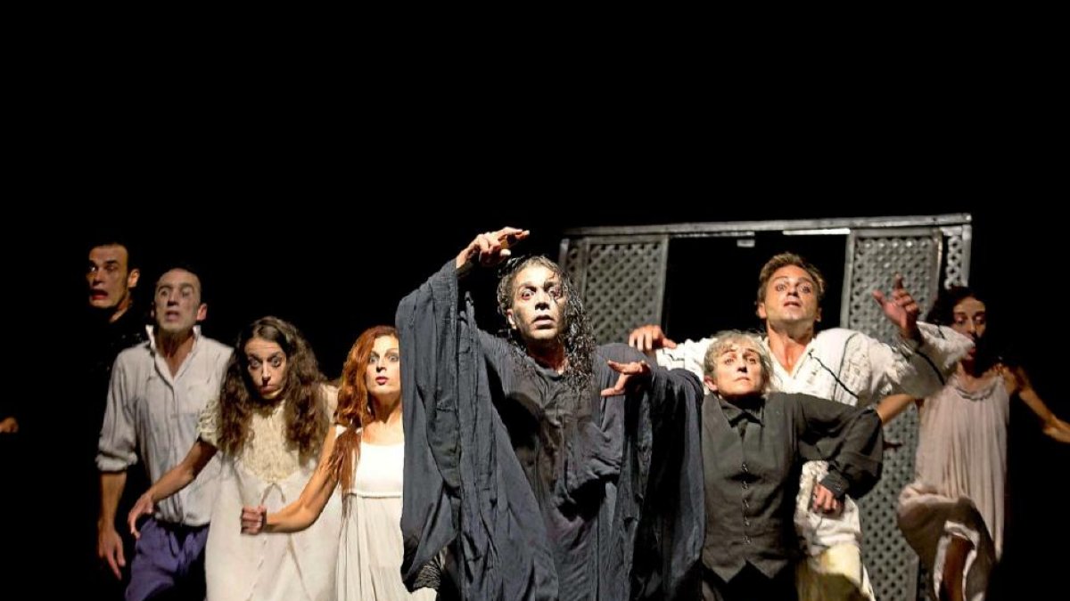 Escena de ‘Marat-Sade’ que hoy llega al LAVAde la mano de la compañía Atalaya Teatro.-El Mundo