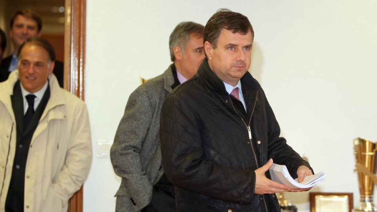 Suárez, Tebas, Nieto (tapado) y Barco, en marzo de 2012.-MONTSE ÁLVAREZ