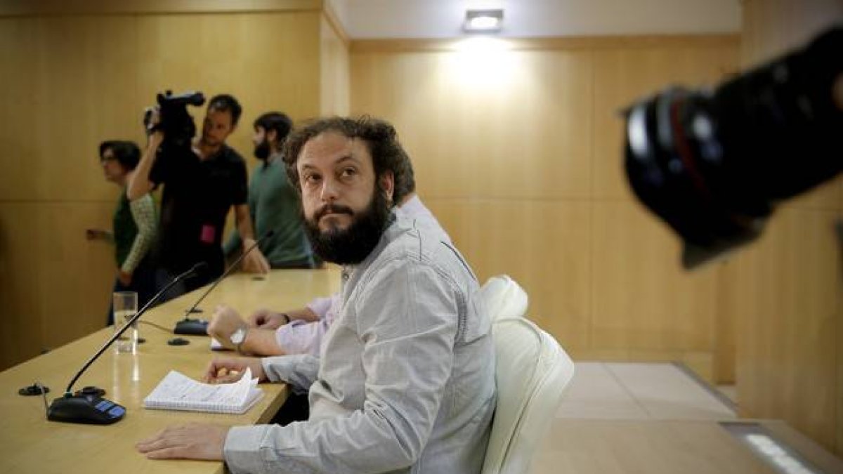 Guillermo Zapata, el día que presentó su dimisión como concejal de Cultura, el pasado 15 de junio en Madrid.-Foto: JOSÉ LUIS ROCA