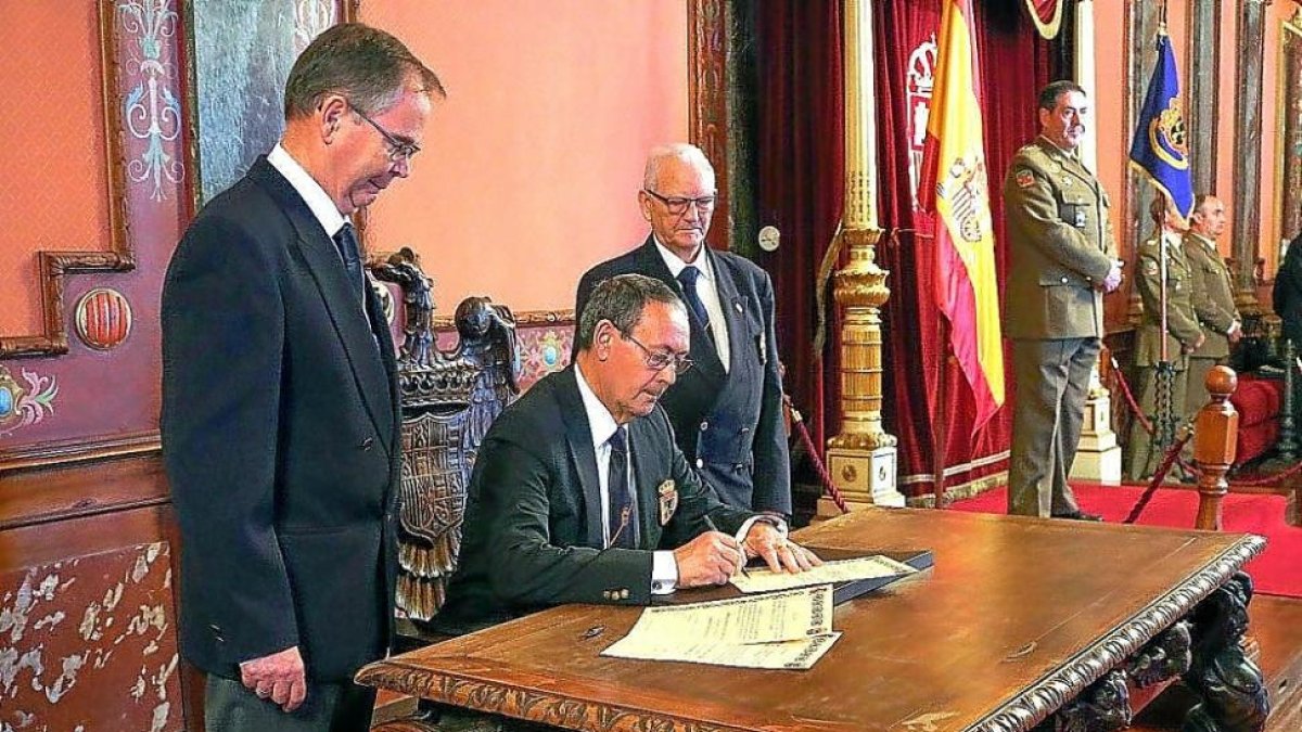 Acto de relevo de la Presidencia en el Salón del Trono del Palacio Real.-ICAL
