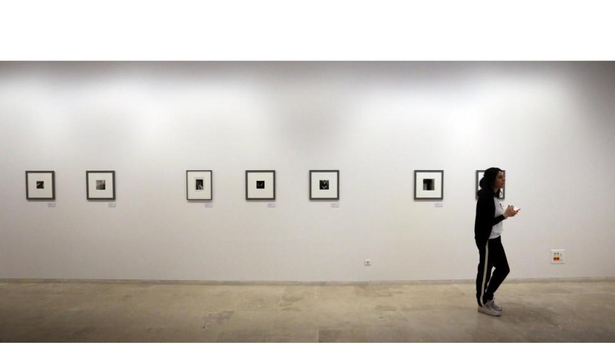 Algunas de las fotografías de Francesca Woodman expuestas en el Musero Patio Herreriano.-ICAL
