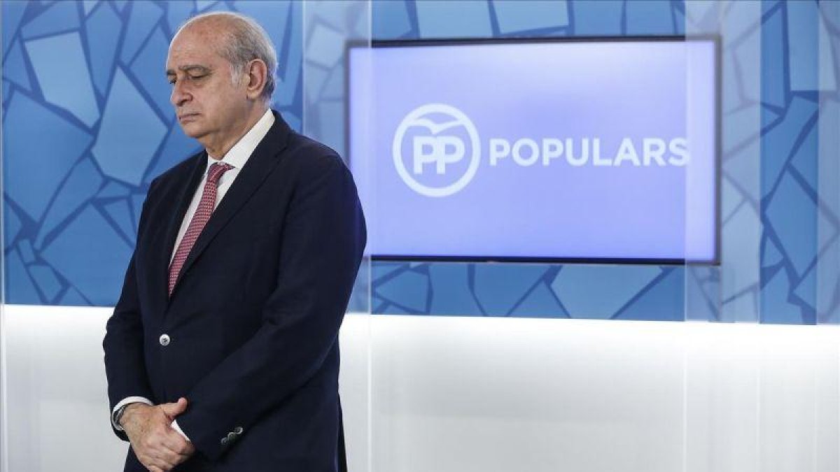 El ministro de Interior en funciones, Jorge Fernández Díaz, en una reciente junta directiva del PP catalán.-JULIO CARBÓ