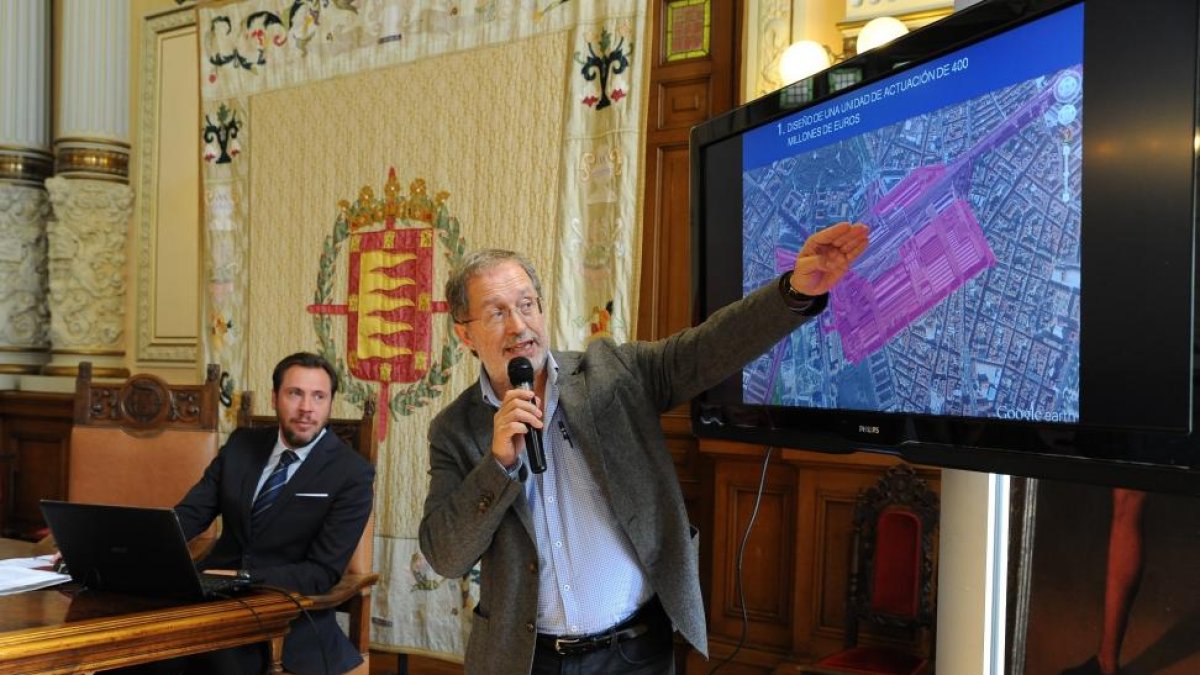 El alcalde de Valladolid, Oscar Puente, y el concejal de Urbanismo, Manuel Saravia, presentan una propuesta para el soterramiento-ICAL