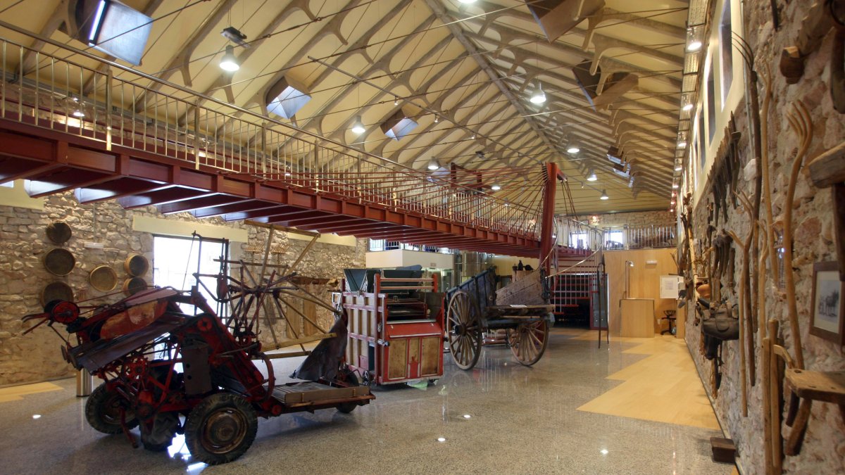 El Museo del Trillo cuenta con 6 salas donde muestra el oficio de este apero de labranza. / L.P.