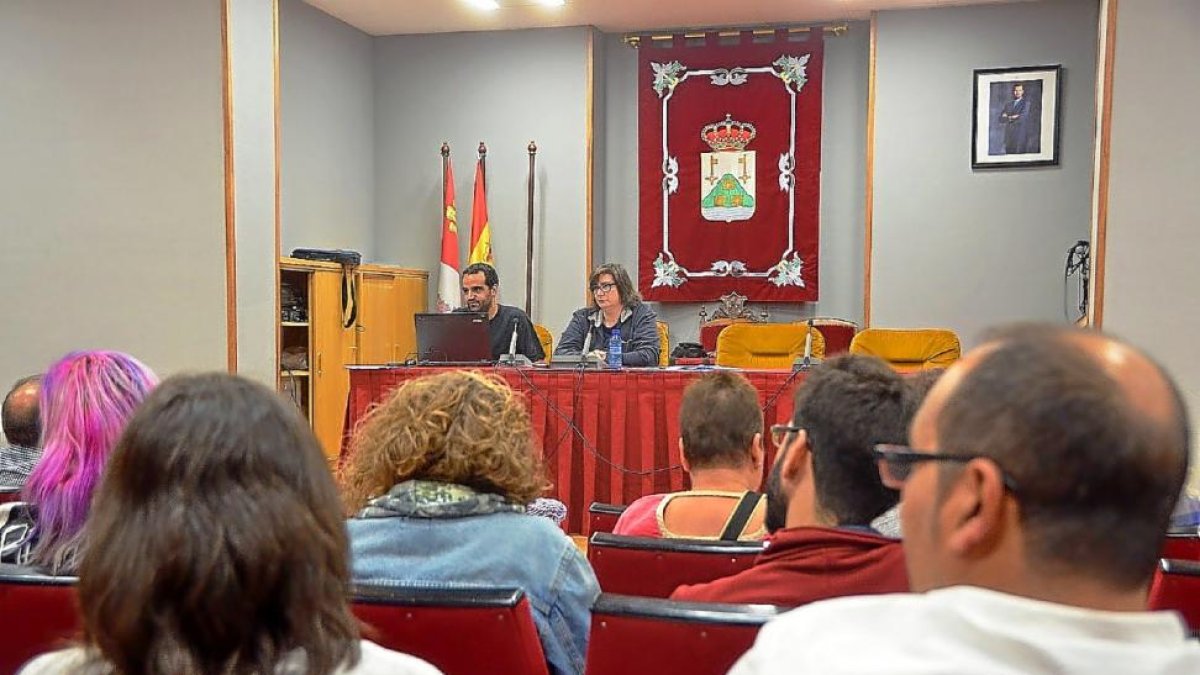 Juan F. Rodríguez de Tordesillas TLP y Yolanda Rodríguez, responsable de comunicación, ayer en la asamblea anual.-E.M.