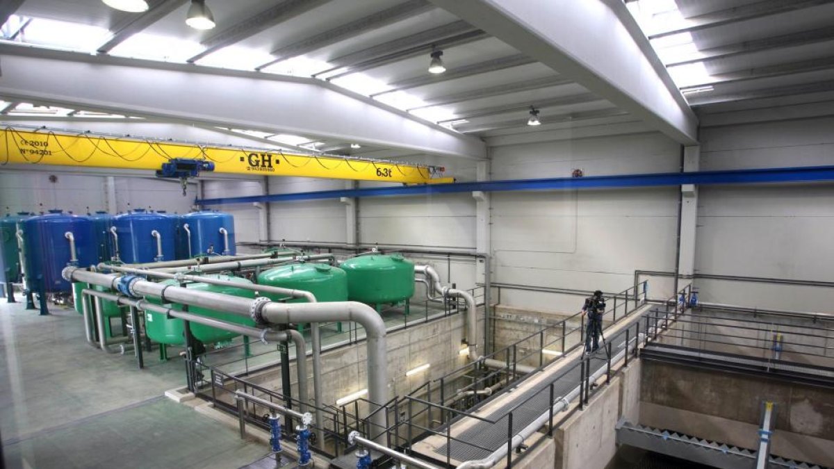 Interior de la Estación de Tratamiento de Agua Potable de la Mancomunidad Vega Duero, en San Miguel del Pino.-EL MUNDO