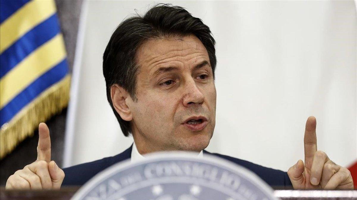El primer ministro italiano, Giuseppe Conte, durante la rueda de prensa que ha celebrado este viernes-RICCARDO ANTIMIANI (EFE)