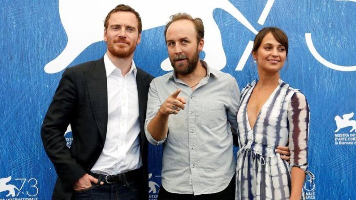 Michael Fassbender, Derek Cianfrance y Alicia Vikander, en Venecia.-REUTERS / ALESSANDRO BIANCHI