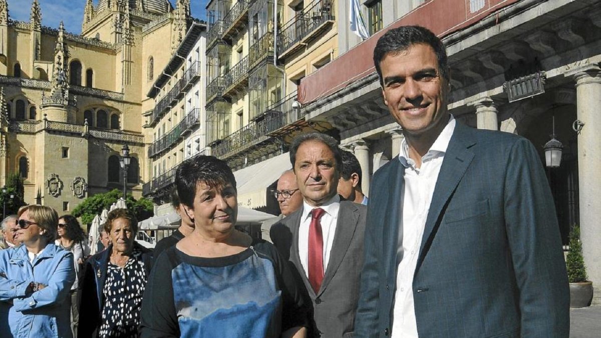 Juan Luis Gordo junto al ex-secretario general del PSOE, Pedro Sánchez-EL MUNDO