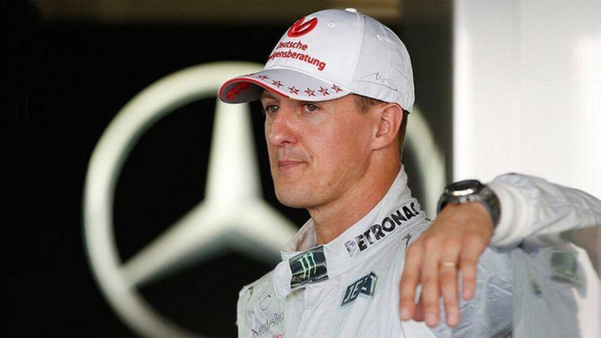Michael Schumacher, en el box de Mercedes en el circuito de Suzuka, en octubre del 2012.-Foto: REUTERS / TORU HANAI