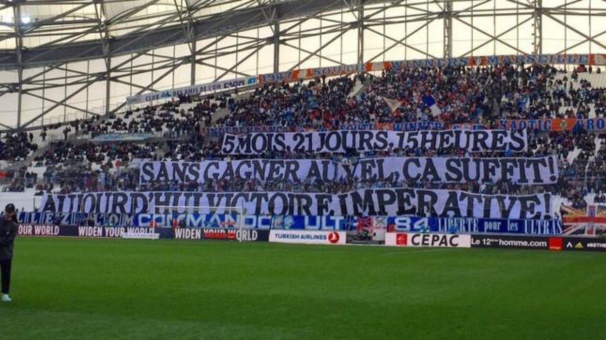 La pancarta de la afición del Marsella.-TWITTER