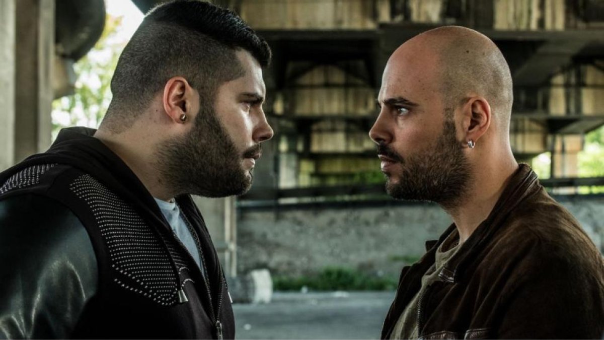 Los actores Salvatore Esposito (Genny) y Marco D’Amore (Ciro), en una escena de la serie de Sky Gomorra 3.-PERIODICO