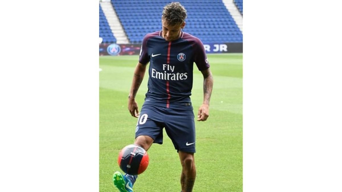 Neymar en el parque de los Príncipes-AFP / PHILIPPE LOPEZ