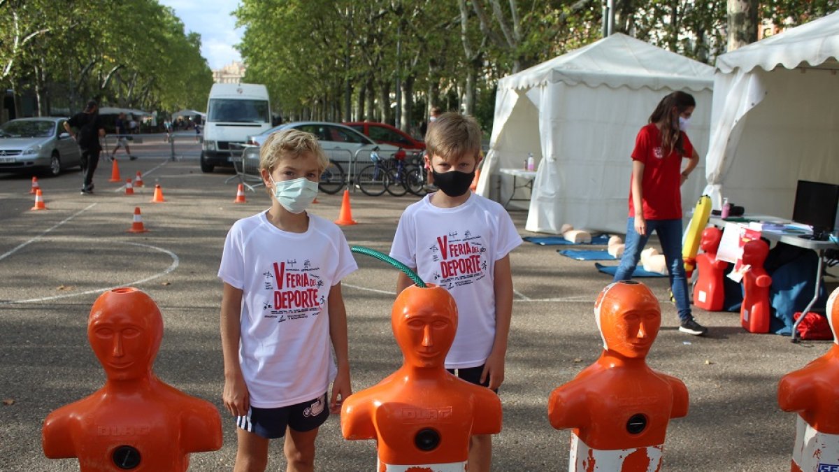 Stand de Salvamento y Socorrismo en la V Feria del Deporte. / EL MUNDO