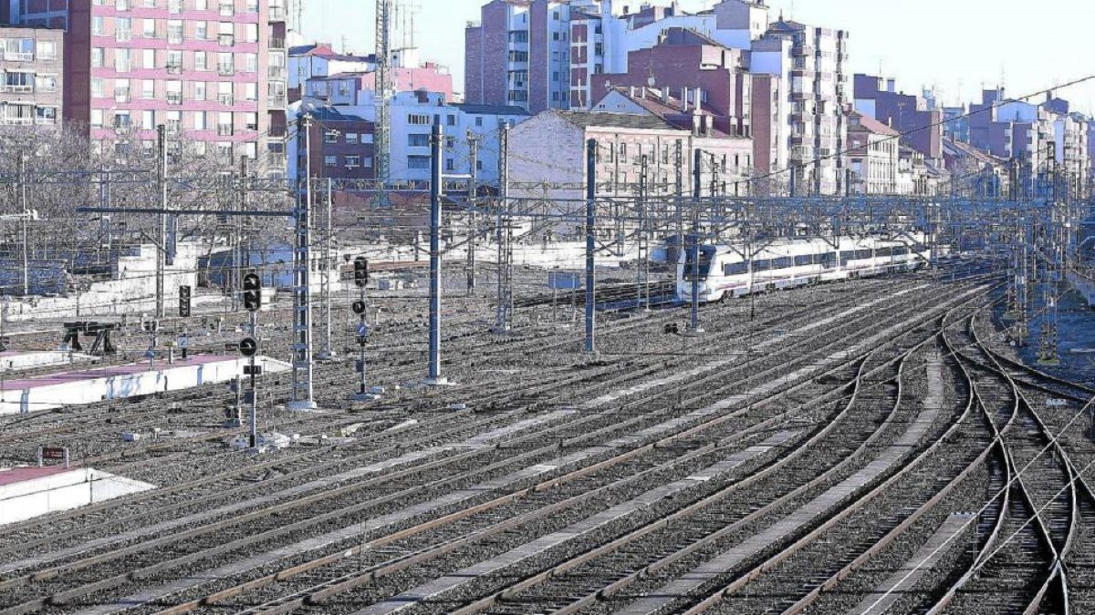Vías del tren junto a la estación Campo Grande.-MONTSE ÁLVAREZ
