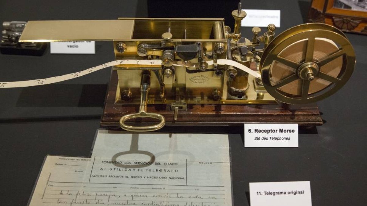 En la imagen un telégrafo de la época-Ical