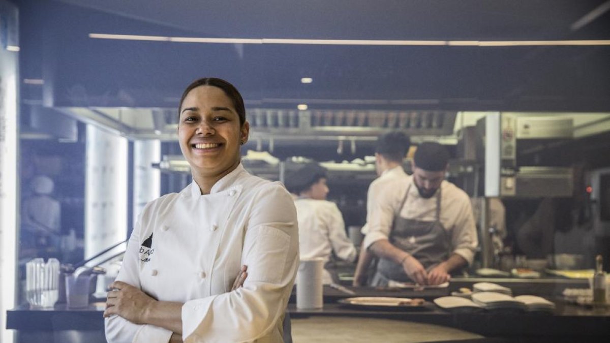 María Marte, en la cocina del Club Allard.-OLMO CALVO