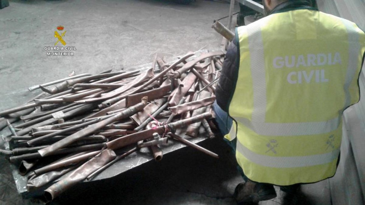 Tubos de cobre de la instalación de calefacción.-ICAL