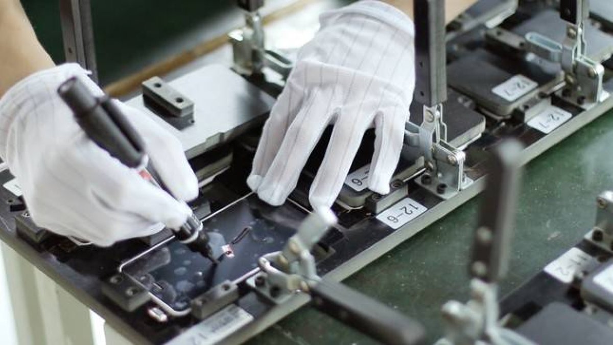 Proceso de ensamblaje del Fairphone.-