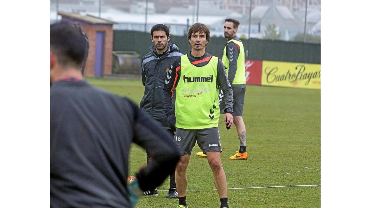 Rubio, en su último entrenamiento, ante Baraja y Borja.-M. Á. Santos