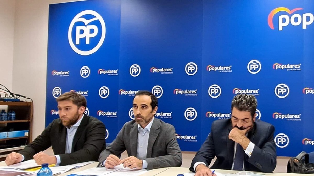 Francisco Blanco, Eduardo Carazo y Alberto Gutiérrez (Partido Popular). / E.M.