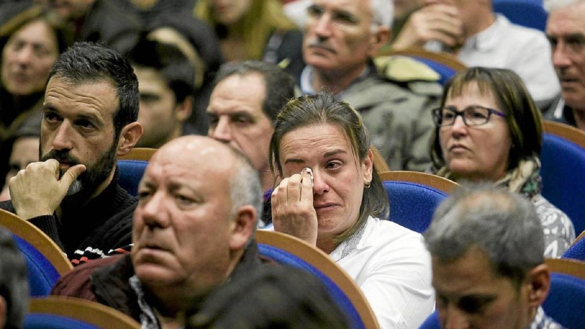 Lágrimas y tristeza en los rostros de los trabajadores de Campofrío-Efe