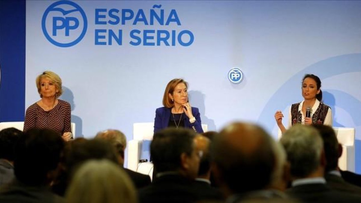 Andrea Levy, Esperanza Aguirre y Ana Pastor en un acto del PP este miércoles.-
