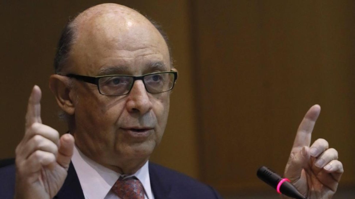 El ministro de Hacienda y Función Pública Cristobal Montoro.-/ FERNANDO ALVARADO (EFE)